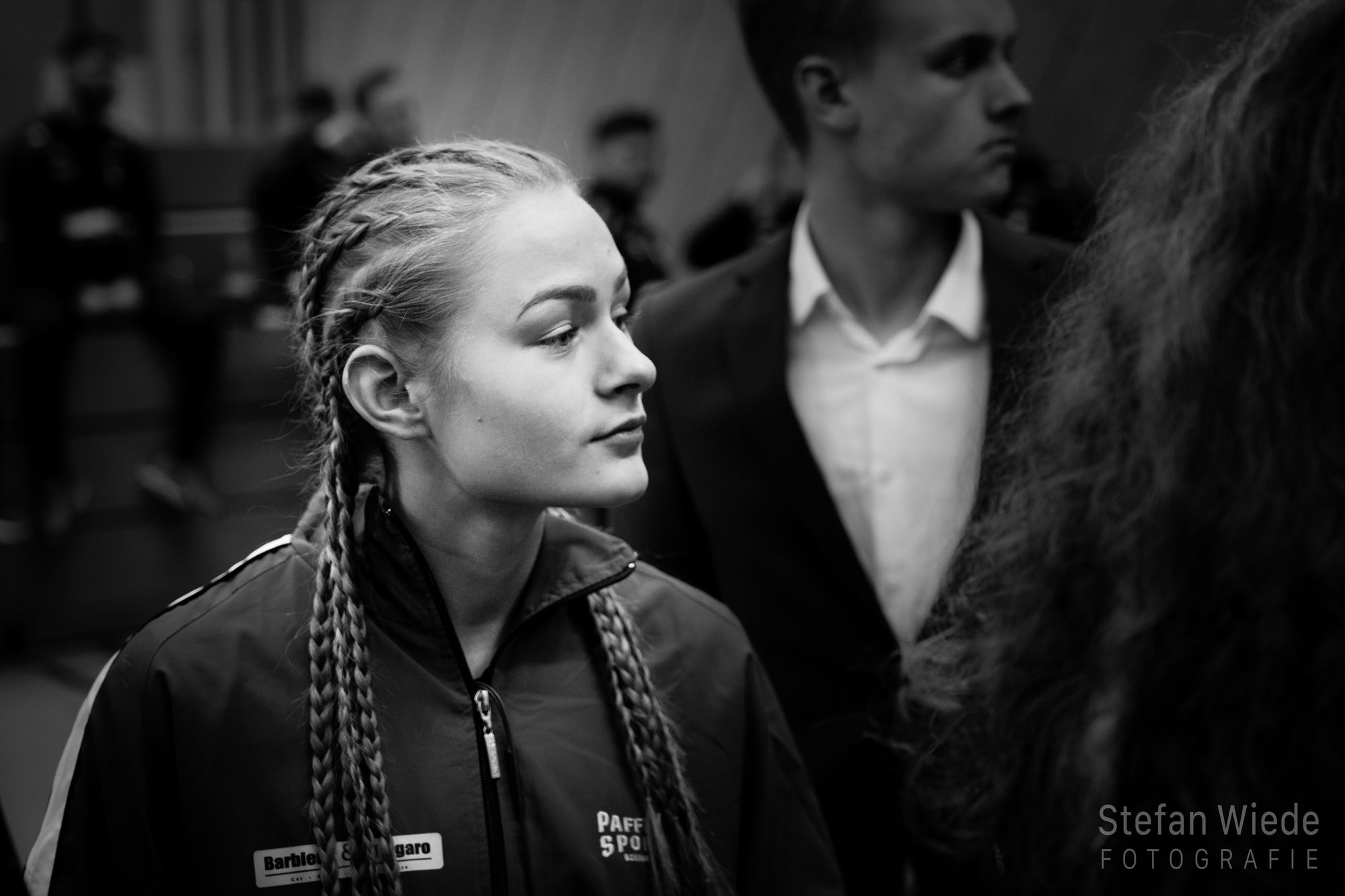 Boxerin Sarah Liegmann mit Begleitung