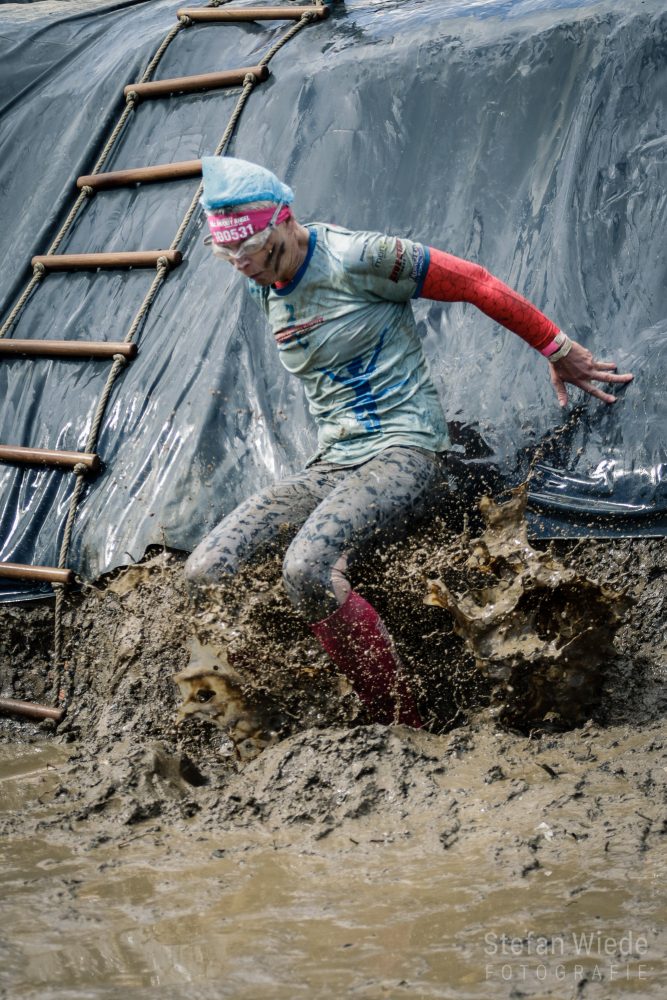 Aus dem Matsch in den Matsch beim Muddy Angel Run 2019 Rhein-Main in Bad Hönningen