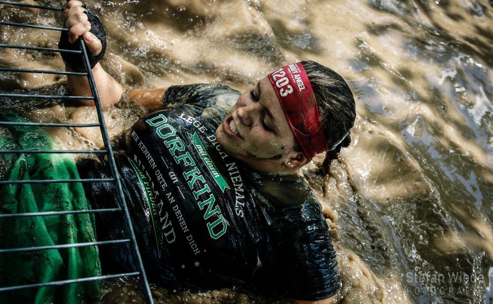 Gleich ist es geschafft beim Muddy Angel Run in Bad Hönningen