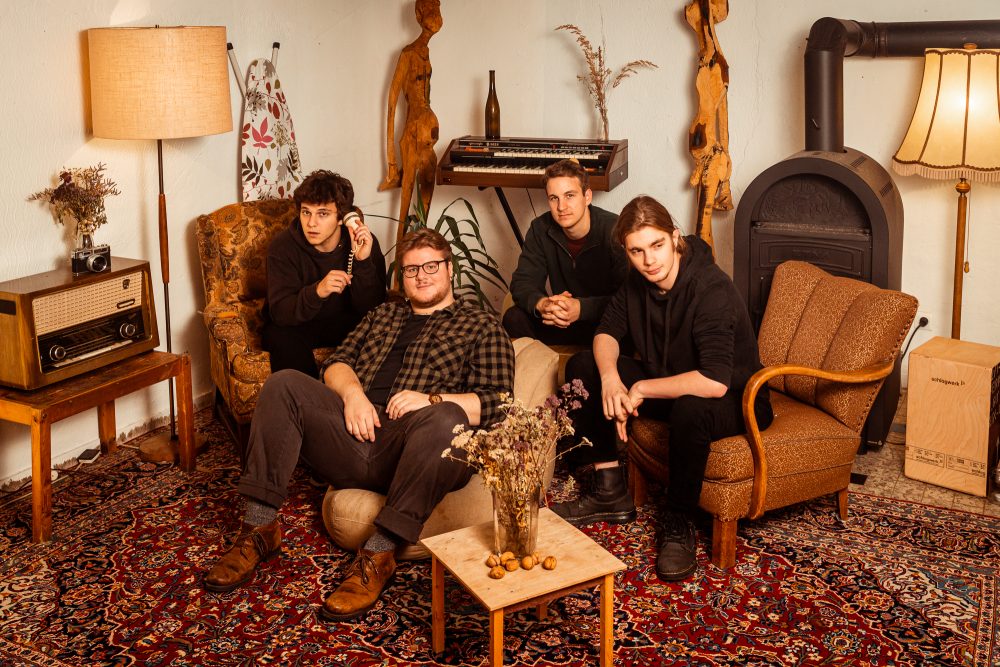 Bandfoto twentyseven im Wohnzimmer Alfter